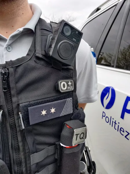 Hoe herken ik een politieambtenaar? | Lokale Politie K-L-M